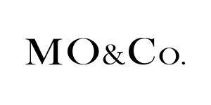 MO&Co.服饰于2004年诞生，一直以来以旗帜鲜明的创新理念、独特个性的设计与裁剪迅速成为了备受瞩目的主流时尚品牌。MO&Co.服饰擅长以天然的材质、内敛的裁剪和独特的细节演绎型格又略带女人味的摩登法式风格，贯穿怀旧和当代，以充满激情的创造力将艺术和时装联系在一起，于视觉艺术、立体结构主义中寻找创作灵感。